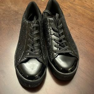 Sparkle tennis shoe